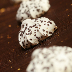 chocolate chip meringues