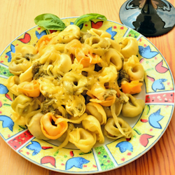 pesto tortellini salad