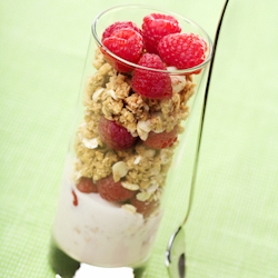 raspberry vanilla yogurt parfait