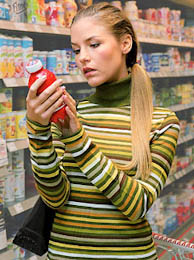 reading food label